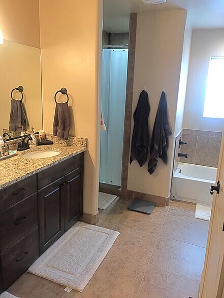 Building Photo - 355 W 200 S