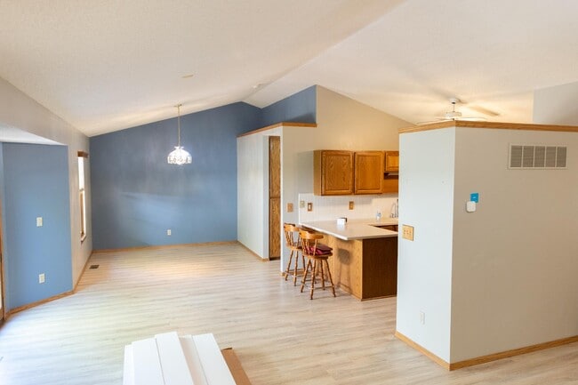 Building Photo - 1106 S Longford St