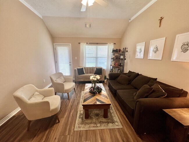 Building Photo - 4344 Spring Garden Dr