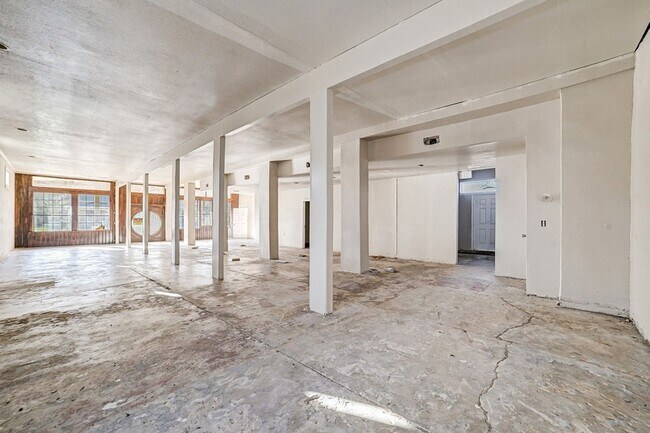 Building Photo - 411 Kaufman St