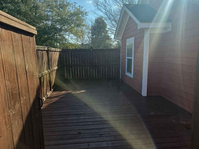 Building Photo - 3 Bed 2 bath house Right off of Rosewood, Walking distance to USC Events and Stadium