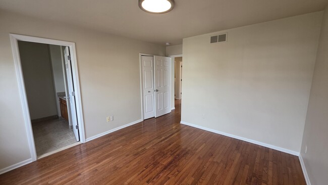 Building Photo - 1580 Kessler Ave