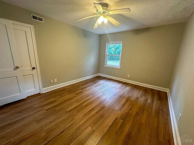 Building Photo - 1470 Antoinette Ave