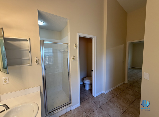 Building Photo - Beautiful 4 Bedrooms 2 Bathrooms Home for ...