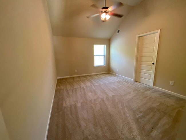 Building Photo - 735 Porter Ln