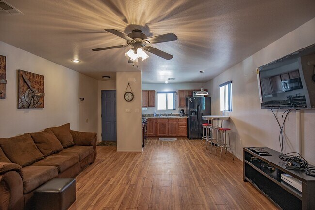 Building Photo - 800 Sherwood Dr