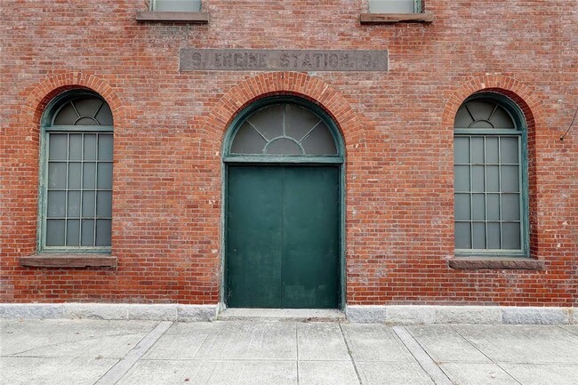 Building Photo - 4 Pallas St