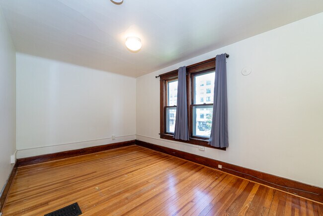 Building Photo - 117 Adams St