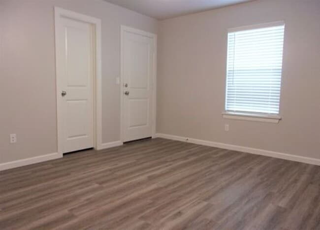 Building Photo - 3 Bed 2 Bath 2 Car Duplex in Chisholm Creek NW OKC