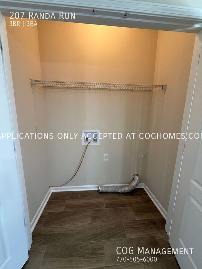 Building Photo - 207 Randa Run