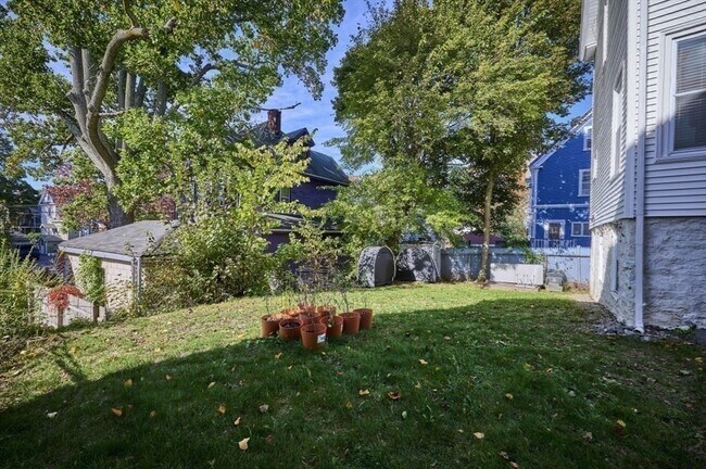 Building Photo - 34 Greenleaf St
