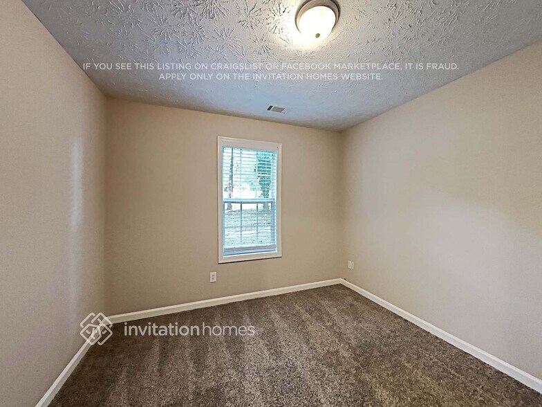 Building Photo - 2585 Shady Ln SW