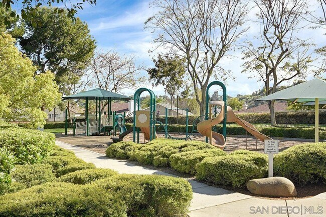 Building Photo - 2811 W Canyon Ave.