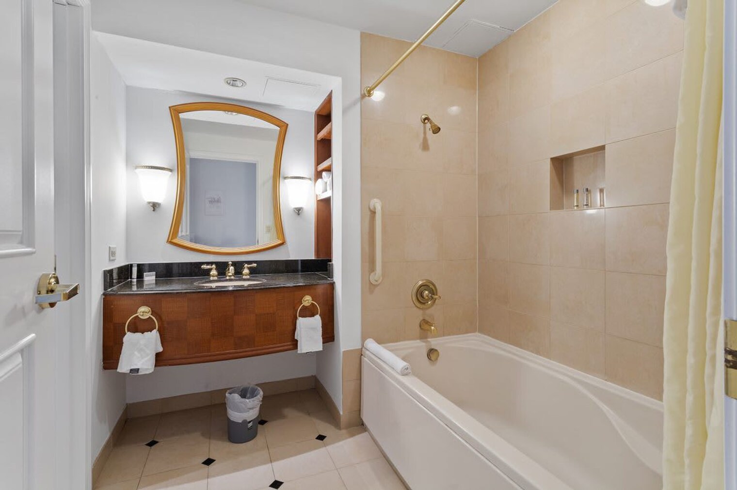 Building Photo - 810 Pacific Ave