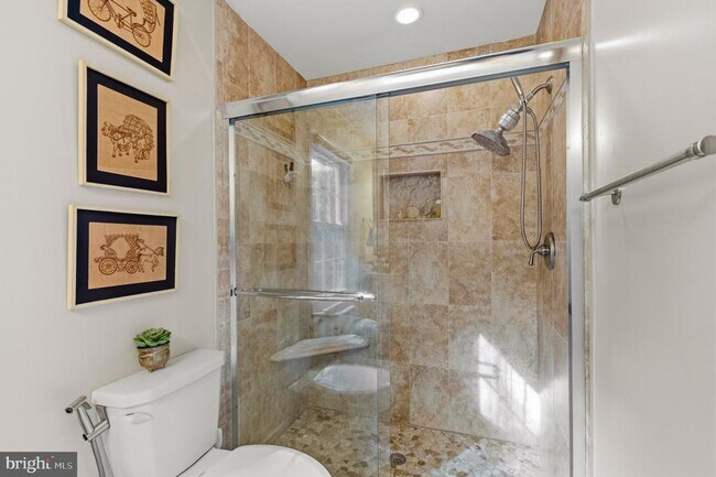 Building Photo - 8715 Shadowlake Way