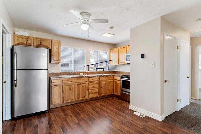Building Photo - Washington Terrace 2 Bedroom Home!