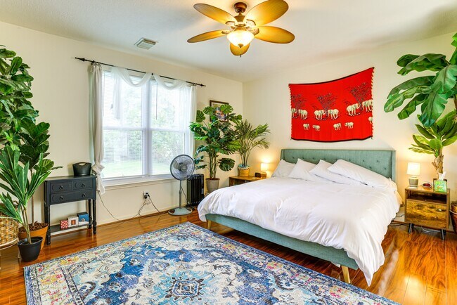 Building Photo - 618 Bending Bough Dr