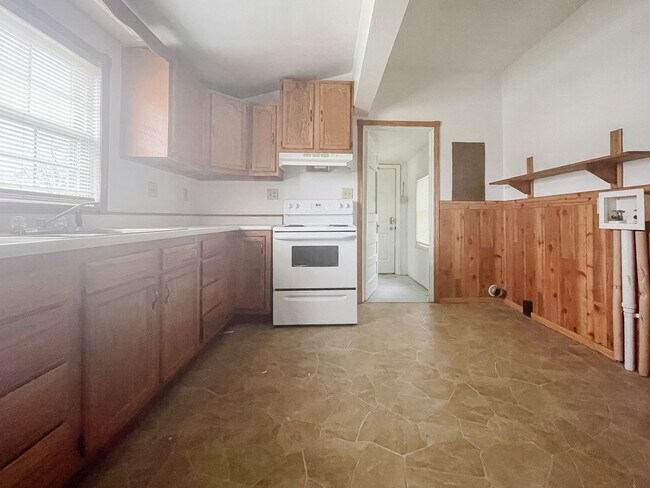 Building Photo - Double Lot with Detached Garage Access