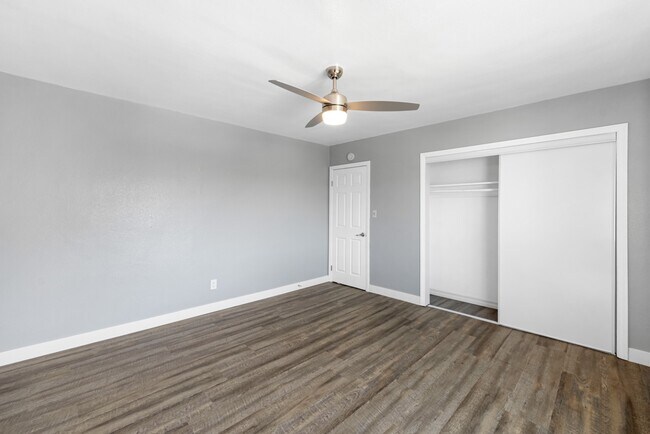 Building Photo - 1539 Pumalo St E