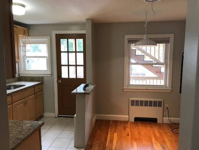 Building Photo - 915 Hancock St