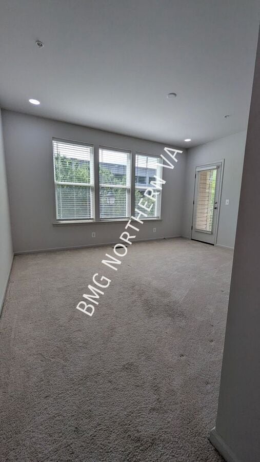 Building Photo - 2576 Neabsco Common Pl