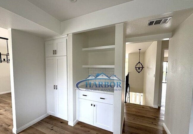 Building Photo - Beautifully Remodeled 4-Bedroom Home in Sa...