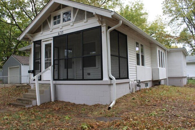 Building Photo - 431 N Grand Ave