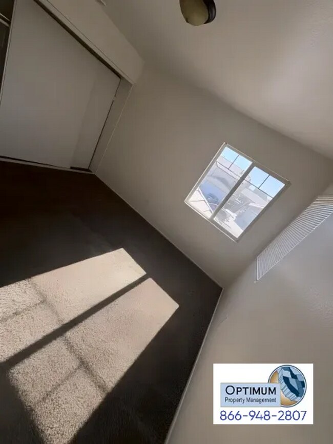 Building Photo - Beautiful 5 Bedroom, 3 Bathroom Two-Story Home with Loft & Spacious Backyard