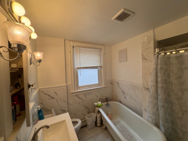 Building Photo - 1217 W Allen St