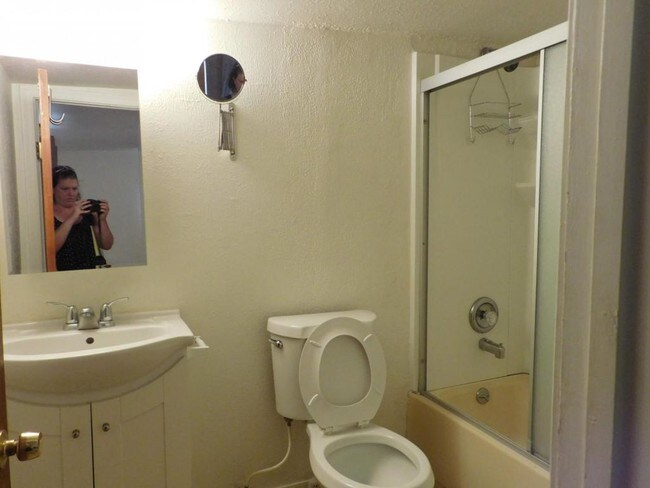 Building Photo - 154 E Papago Way