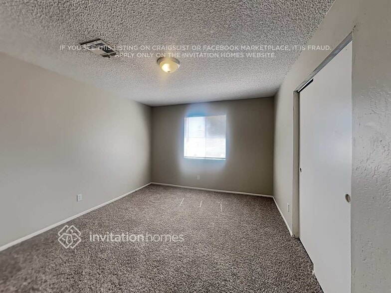 Building Photo - 10322 W Calle Del Oro