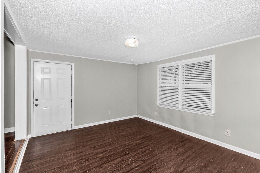 Building Photo - 3903 Telstar Cir SW