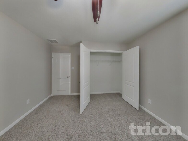 Building Photo - 6106 Carver Pines Dr