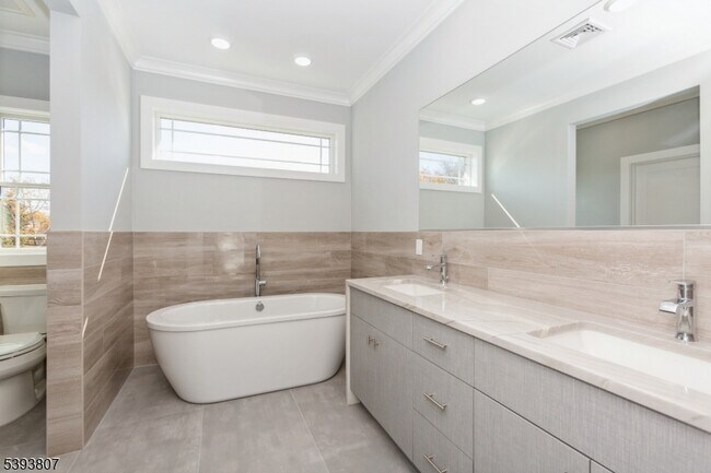 Building Photo - 8 Gregory Rd