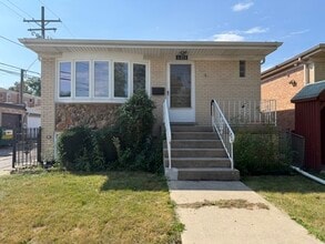 Building Photo - 4414 N Nagle Ave