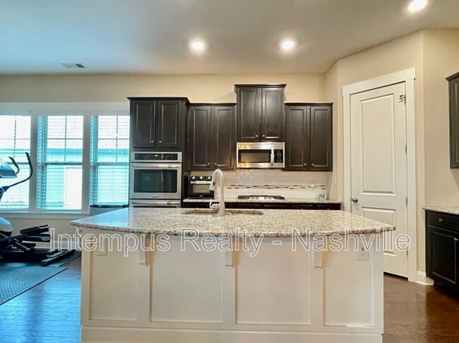 Building Photo - 2856 Americus Dr