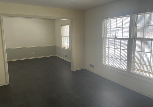 Building Photo - 4449 E 107th St