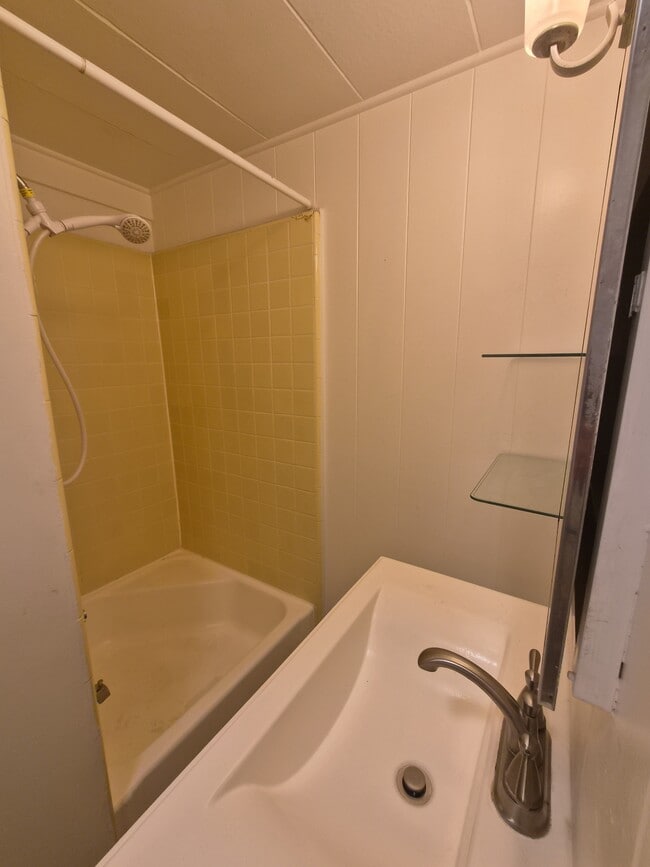 Building Photo - 3341 Monsarrat Ave