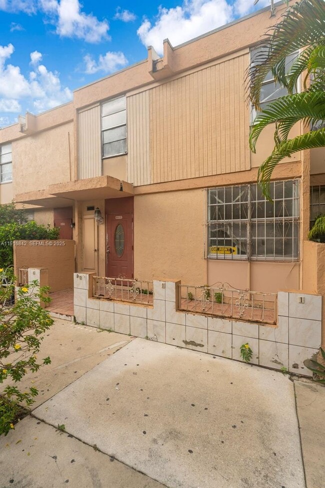 Building Photo - 6011 SW 69th St