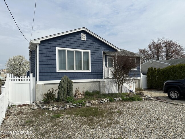 Building Photo - 988 Capstan Dr