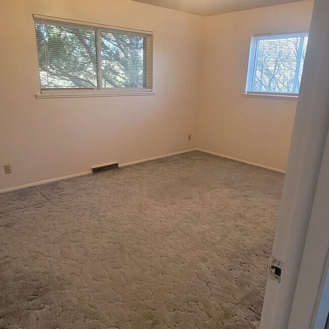 Building Photo - Large Home on NorthSide Grand Junction!!!!