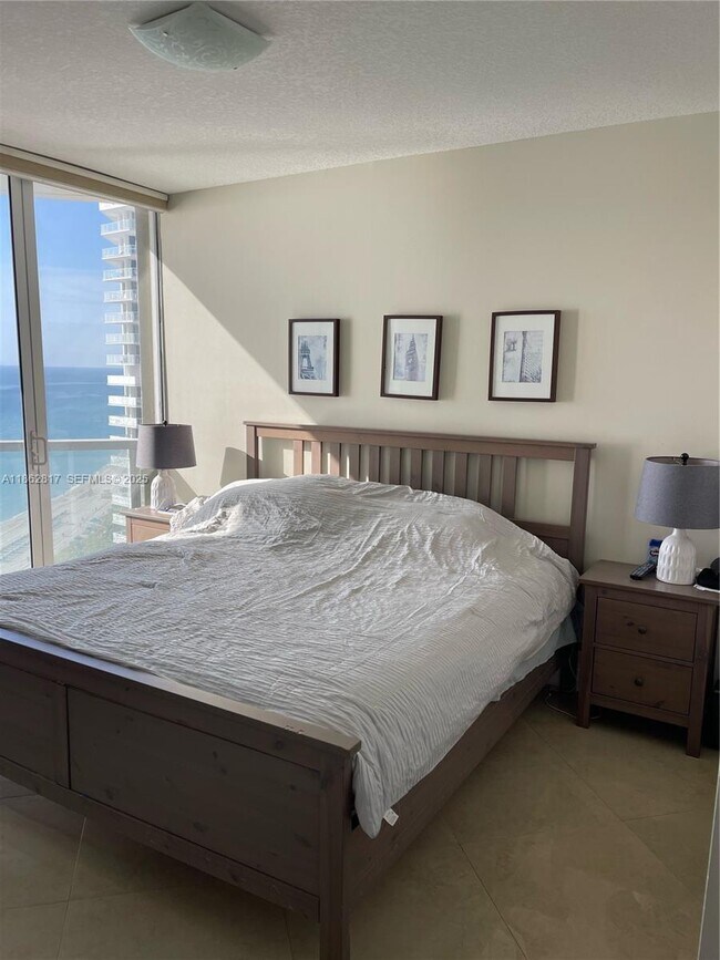 Building Photo - 16699 Collins Ave