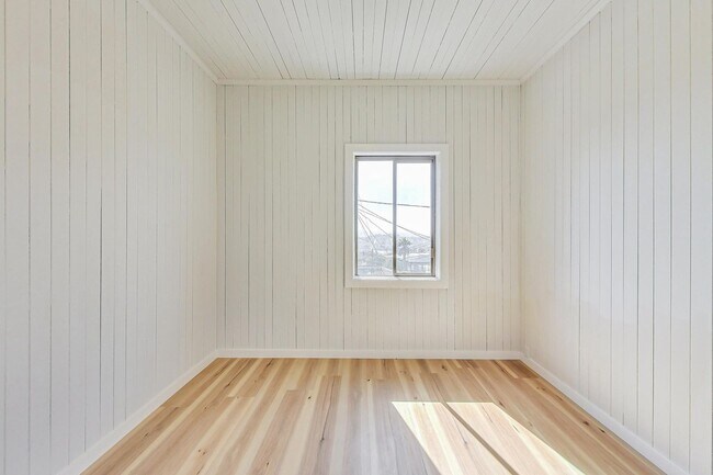 Building Photo - Introducing the Perfect Blend of Elegance and Comfort in San Francisco's Westwood Highlands!