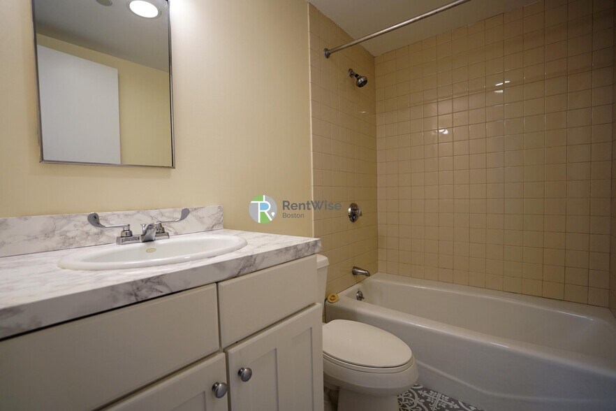 Building Photo - 40 Boylston St