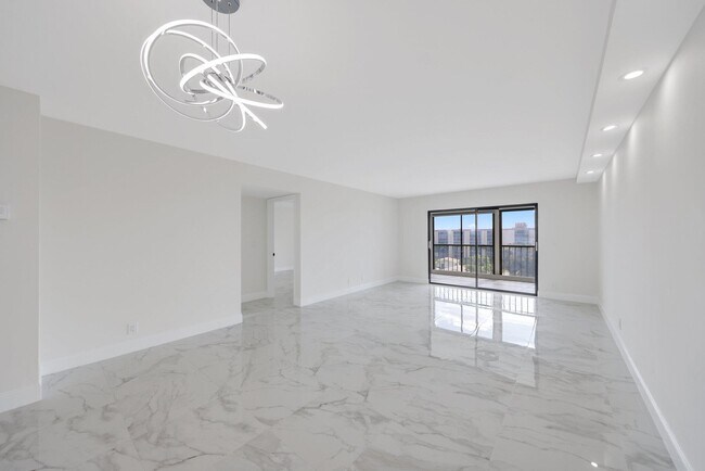 Building Photo - 7290 Kinghurst Dr