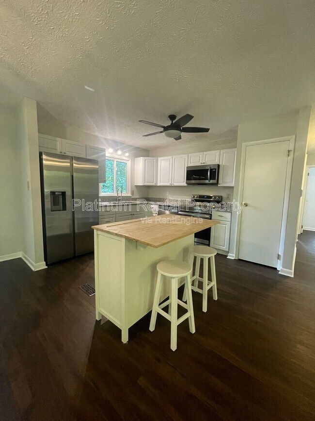 Building Photo - 2564 Timberly Dr SE