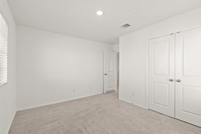 Building Photo - 5026 Lavaridge Dr