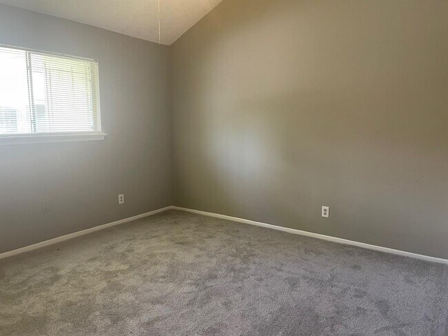 Building Photo - 2220 Millstone Dr