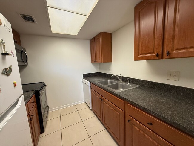 Building Photo - Delightful 2 bedroom in Habana Park!
