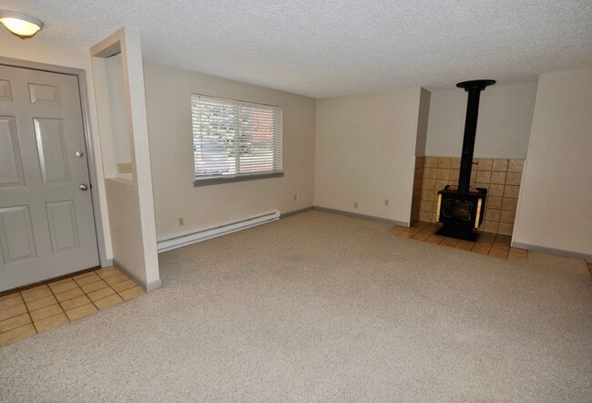 Building Photo - 2 bed 2 bath Hayden rancher duplex